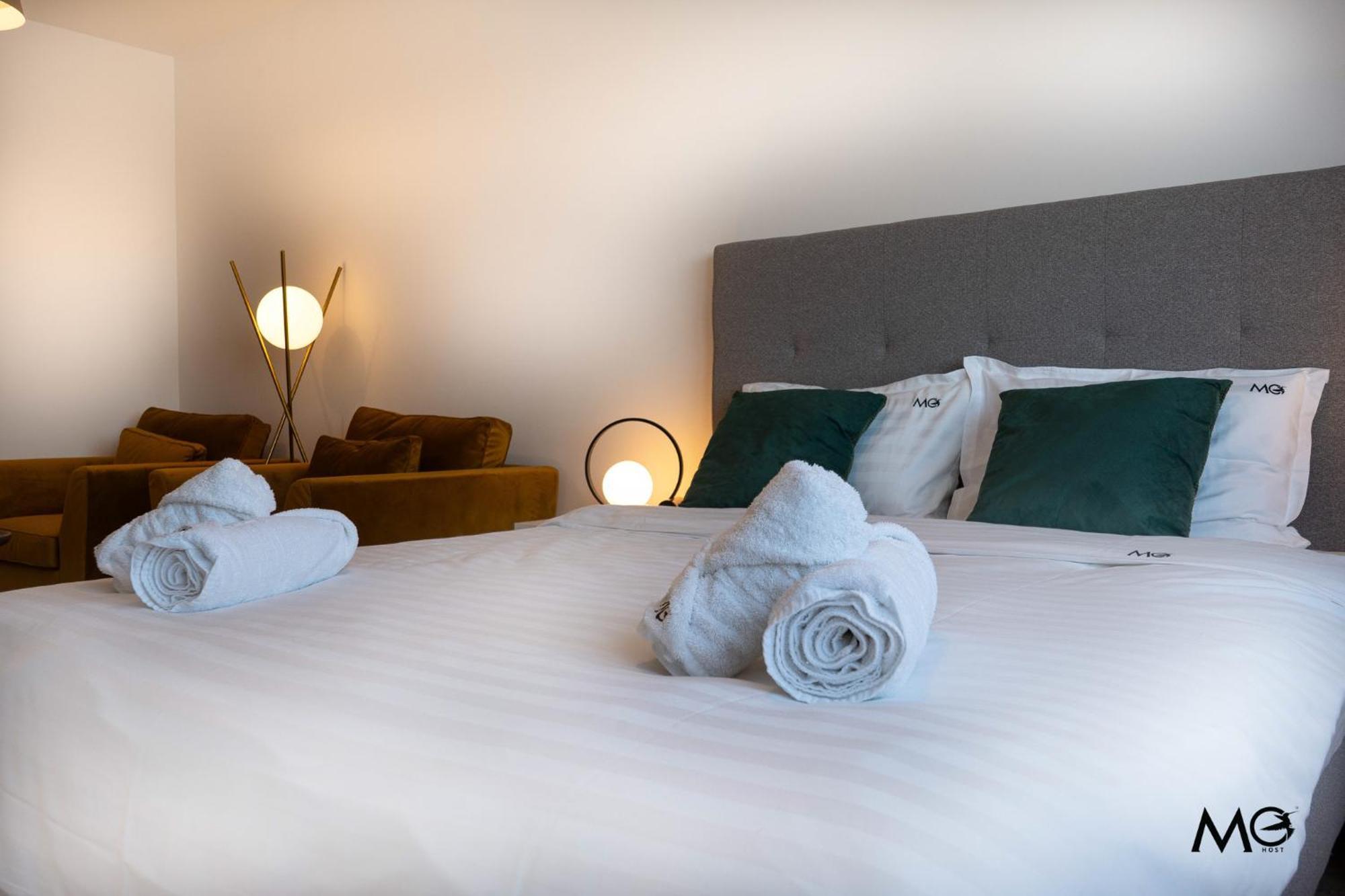 Mohost Accent - Luxury With Mountain View