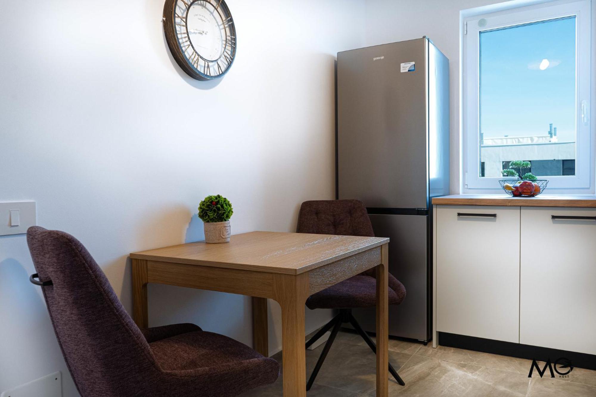 Mohost Accent - Luxury With Mountain View