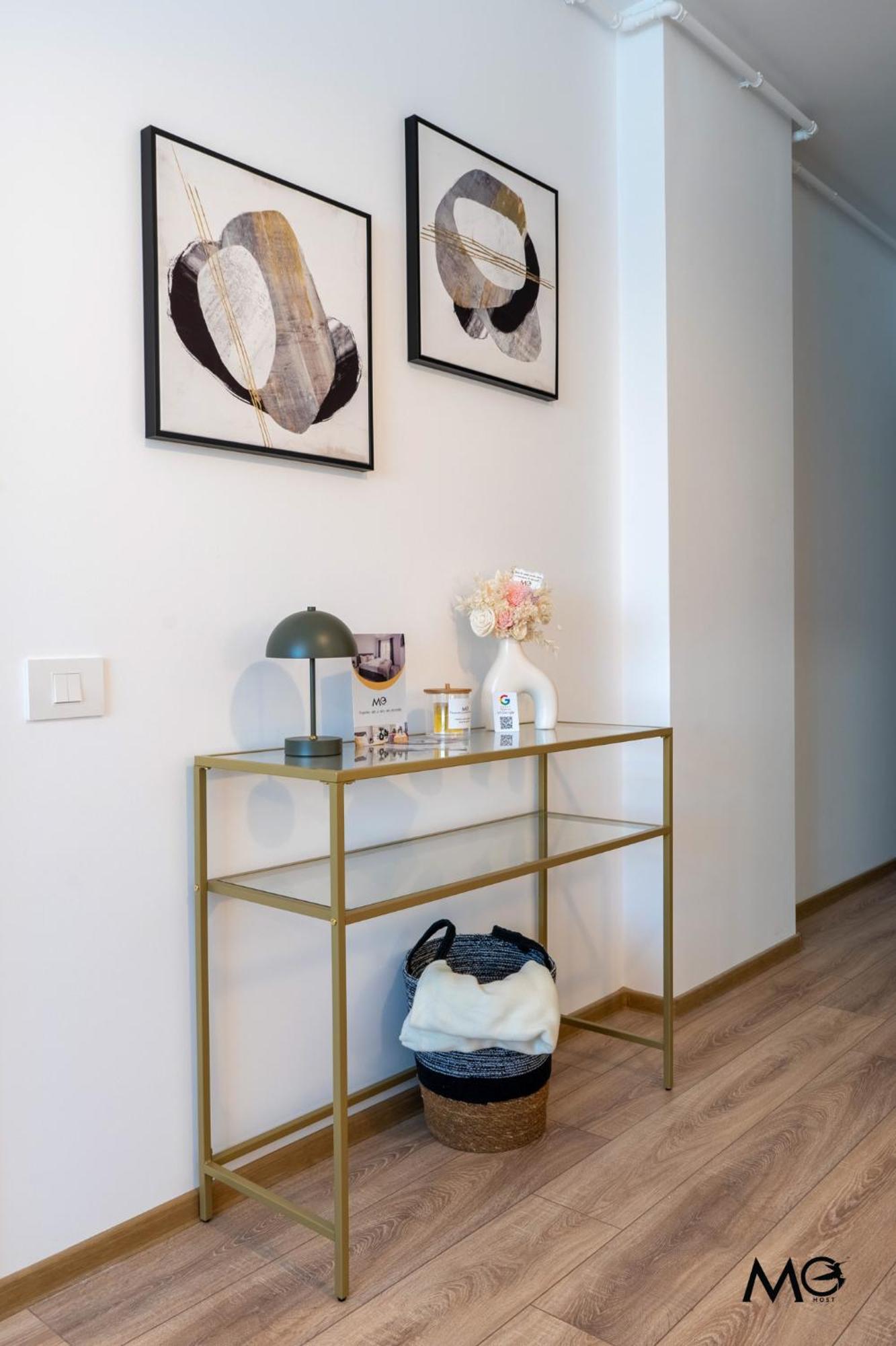 Mohost Accent - Luxury With Mountain View
